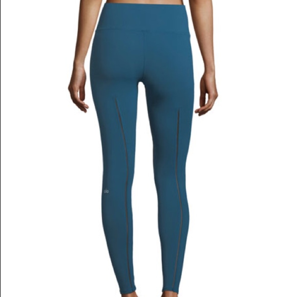 Gently worn alo dash leggings size small